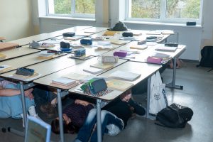 Gaisa telpas apdraudējuma mācības skolā